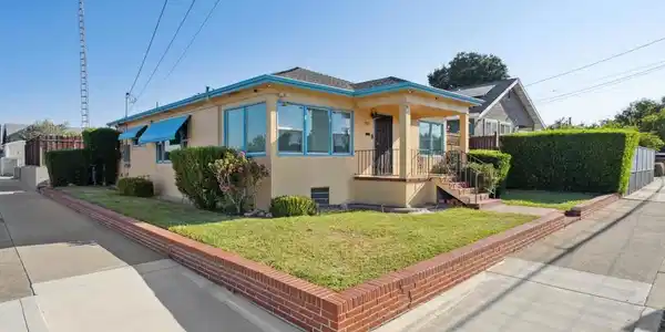 722 W 11th St.
