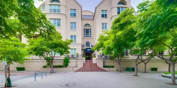 655 India Street