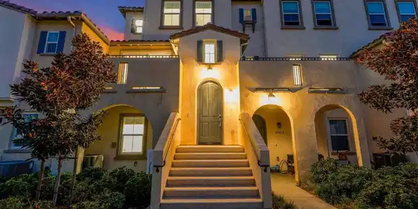 4382 Pacifica Way