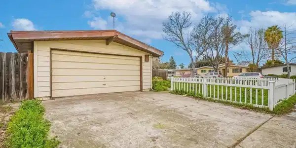1110 Breezewood Court