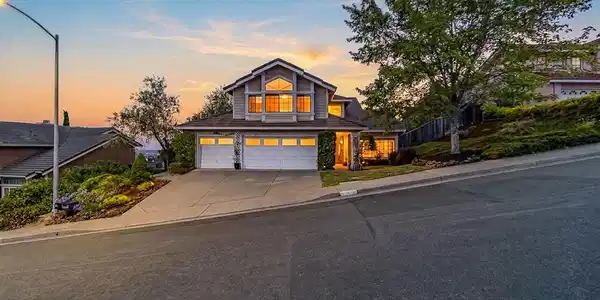 2321 Ascot Pkwy
