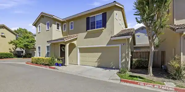 769 Plantation Ln