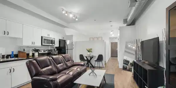 889 Date St.