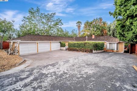 3207 Washington Blvd