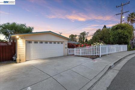 24805 Canyon View Ct