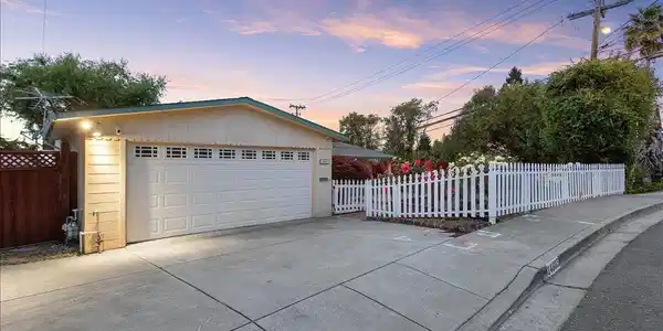 24805 Canyon View Ct