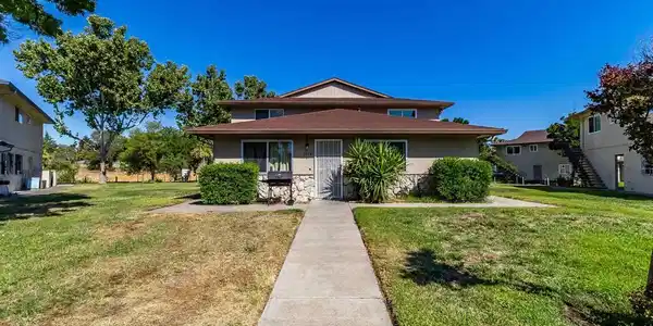 2404 Lemontree