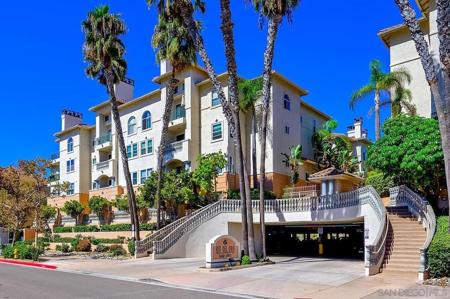 640 Camino De La Reina