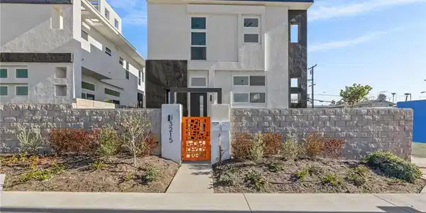 3215 S El Camino Real
