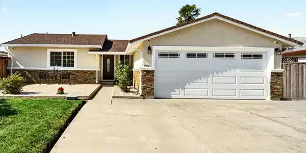 32526 Jacklynn Dr