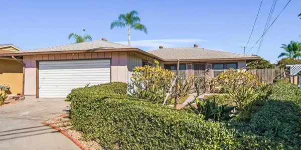 2747 Melrose