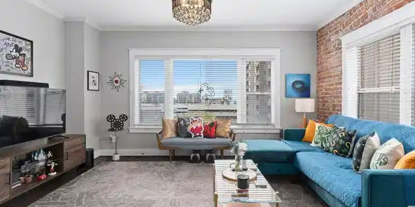 325 W 3rd Street