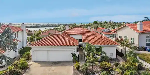 4505 Coastline Ave