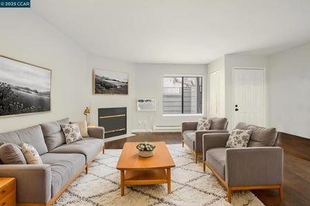 3 Lancaster Cir