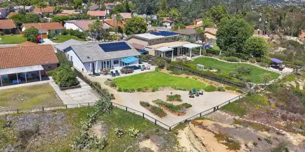 379 Trailview