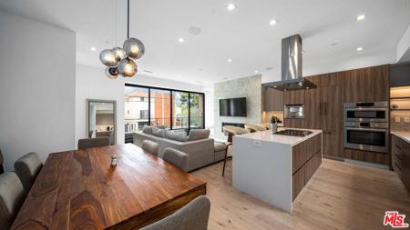 2435 S Penmar Avenue