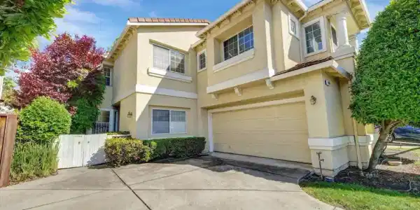 15916 Bayberry Ln