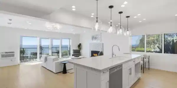 2442 S Coast Highway