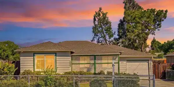 2912 Knoll Dr
