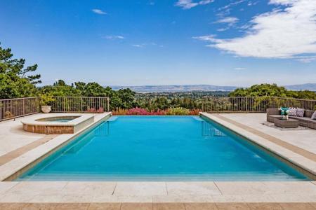 490 Las Pulgas Drive