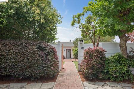 798 Creston Rd