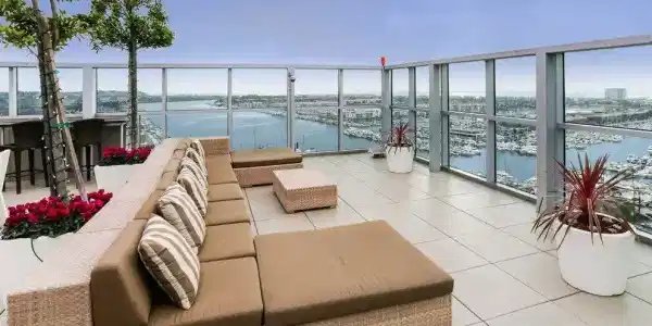 13700 Marina Pointe Drive