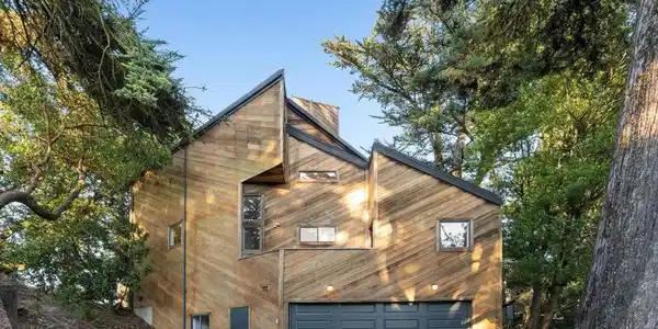 2112 Manzanita Dr
