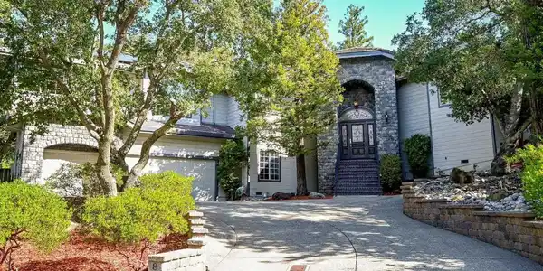 808 Roberts CT
