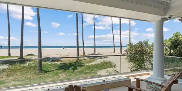 2705 Ocean Front Walk
