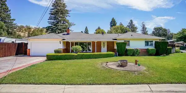8 Laurel Court