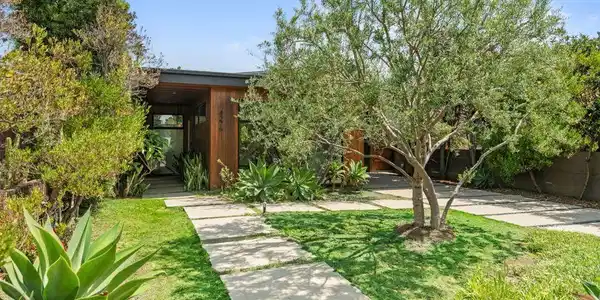4276 Campbell Drive