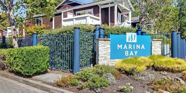 135 Bayside Ct