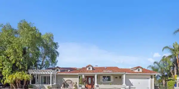 5713 Desert View Drive