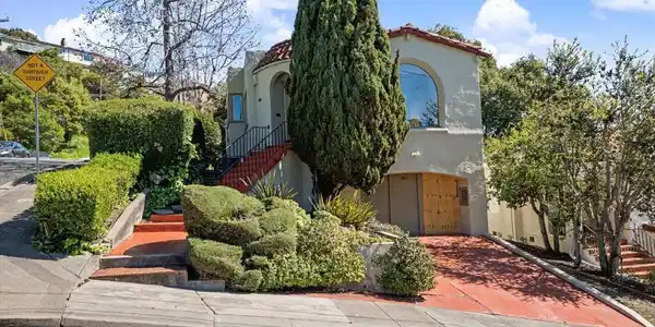 2972 El Monte Ave