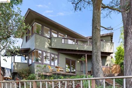 1085 Creston Rd