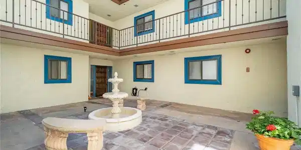 2337 Palos Verdes W