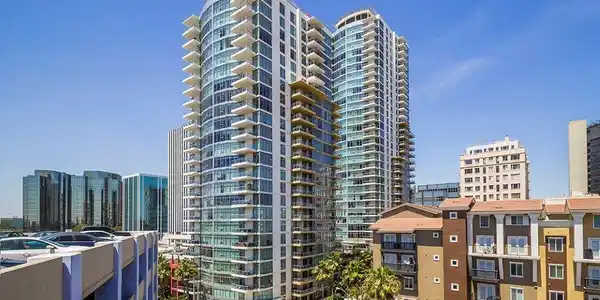411 W Seaside
