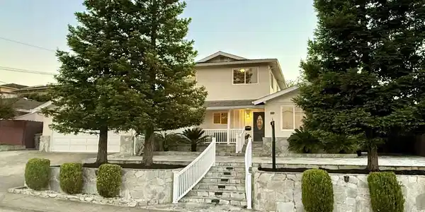 2153 Lakeview Dr