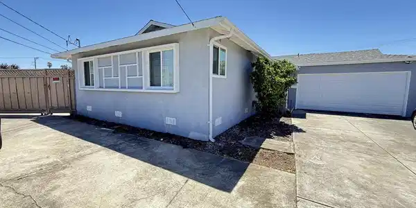 8096 Juniper Ave