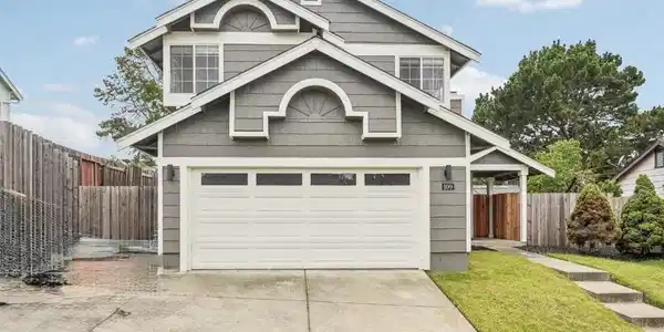 109 Crownpointe Dr