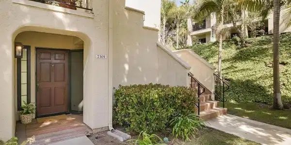 7301 Calle De Fuentes