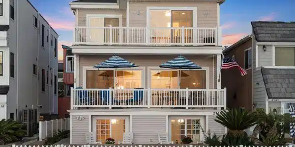 2740 Ocean Front Walk