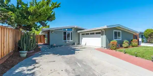 785 Lakechime Drive