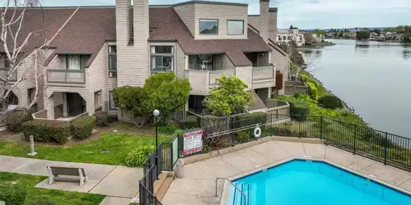 59 Cove Lane