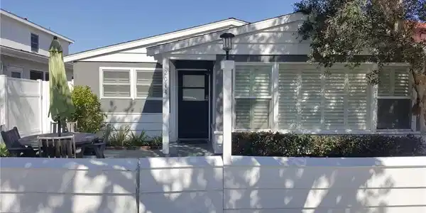 2044 E Ocean