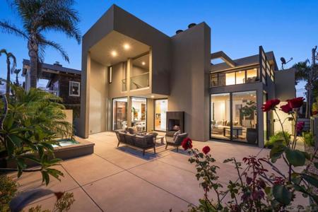 2402 Camino Del Mar