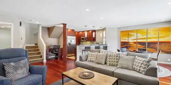 8436 Via Sonoma