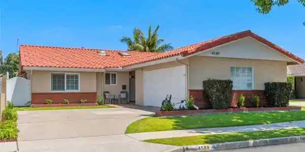 4589 Hazelnut Avenue
