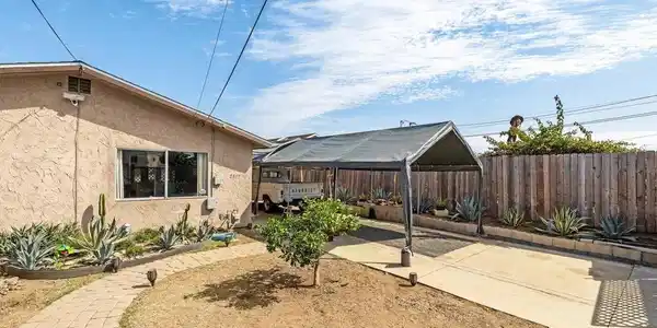 2877 Ridgeway Dr