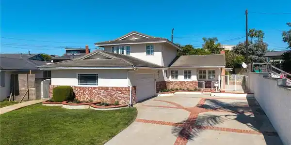 1135 Catalina Ave.